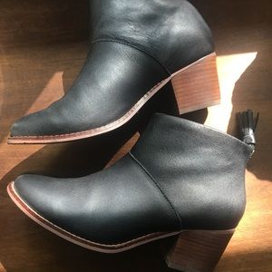 Toms Leila black leather bootie